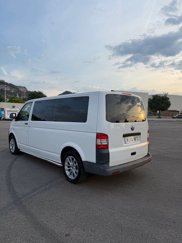 Volkswagen Transporter T5 2011