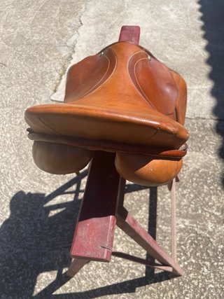 Montura juvenil de cuero