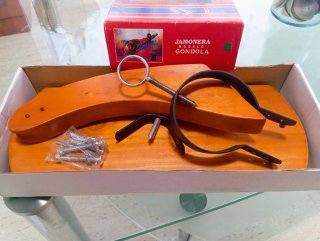 Jamonero modelo Gondola de madera y metal