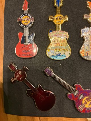 Diferentes pins Hard Rock Cafe