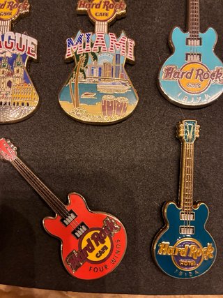 Diferentes pins Hard Rock Cafe