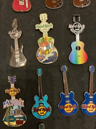 Diferentes pins Hard Rock Cafe