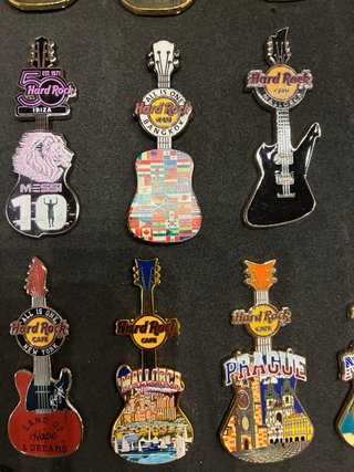 Diferentes pins Hard Rock Cafe
