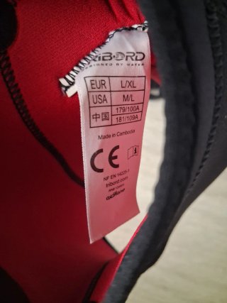 Traje de neopreno Tribord y capucha
