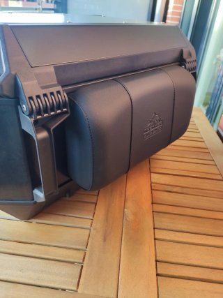 Baúl Givi Trekker Alaska 56L Negro.