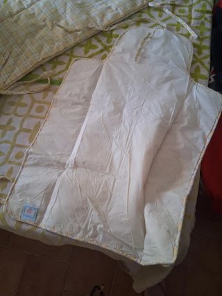 Bolsa de bebé con estampado de cuadros.