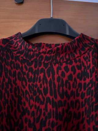 Camiseta Zara Animal Print Roja y Negra