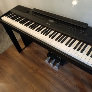 Yamaha P525 + mueble + pedalera