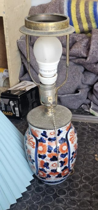 Lámpara cerámica floral azul y naranja
