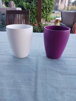 2 Vasi in ceramica Viola e Bianco