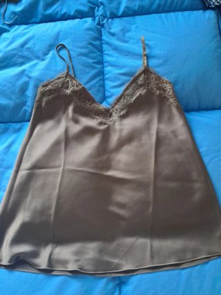 Top lencero marrón con encaje