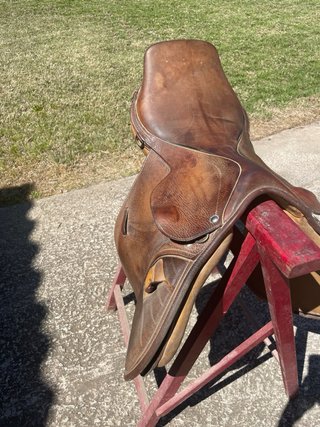 Montura de cuero antigua para adulto