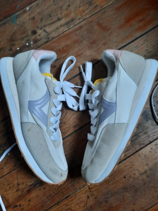 Zapatillas deportivas mujer beige y blanco