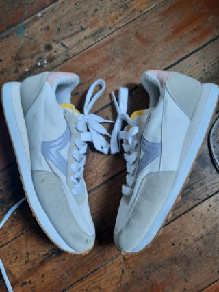 Zapatillas deportivas mujer beige y blanco
