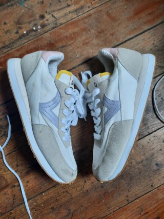 Zapatillas deportivas mujer beige y blanco