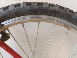 Bicicleta infantil roja