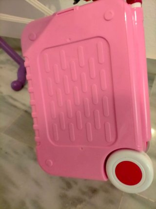 Tocador infantil de juguete rosa