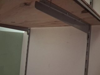 Estantería de raíles modular