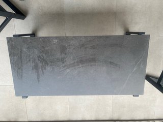 Meda esterior de aluminio y piedra a extrenar