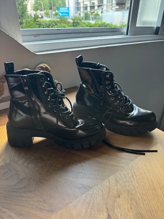 Botines Tierra Bendita Charol Negro Talla 39