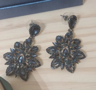 Bisutería azul y plateada