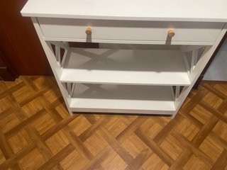 Mueble recibidor blanco y madera