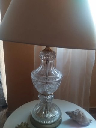 Lámpara de cristal y metal dorada