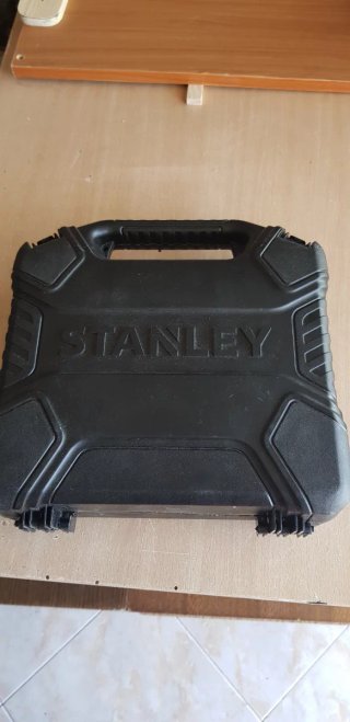 Clavadora Eléctrica Stanley
