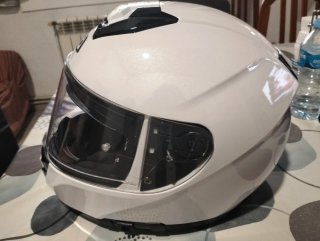Casco de moto blanco