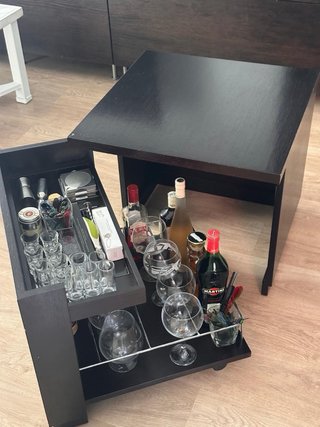 Libreria, mueble bar y vitrina de madera wengue