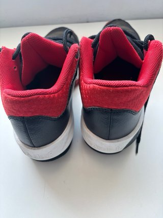 Zapatillas Jordan Aura 3 Negro/Rojo