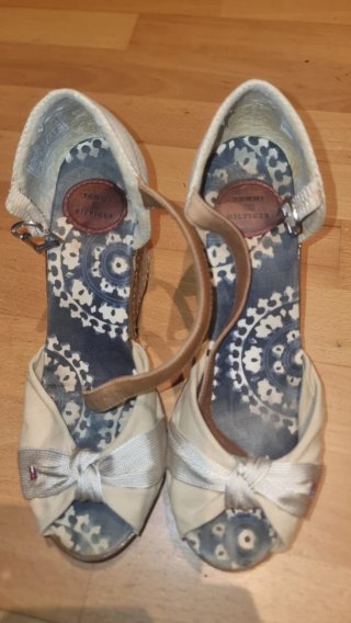 Zapatillas cuña Tommy Hilfiger beige