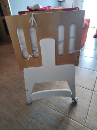 Minicuna para bebé con ruedas