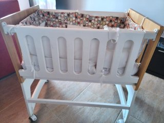 Minicuna para bebé con ruedas