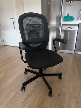 Silla de oficina/escritorio negra con reposabrazos