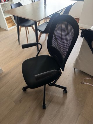 Silla de oficina/escritorio negra con reposabrazos