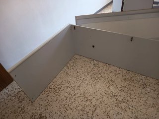 Armario de madera beige y gris