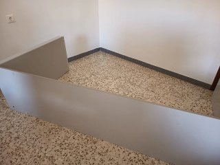 Armario de madera beige y gris
