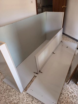Armario de madera beige y gris