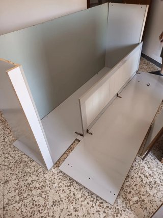 Armario de madera beige y gris
