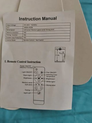 Ventilador de techo blanco pequeño