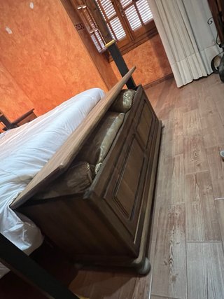 Dormitorio antiguo madera maciza