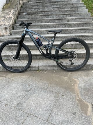 Bicicleta Enduro Trek Fuel EX 8 2025