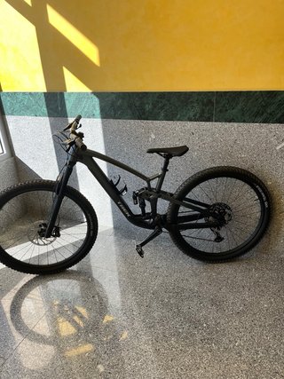 Bicicleta Enduro Trek Fuel EX 8 2025