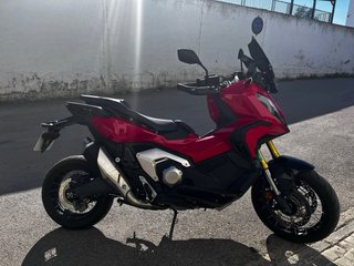 Honda XADV 750 Roja