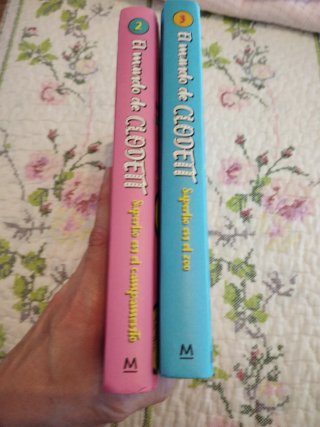 2 libros El mundo de clodette 2 y 3  por 8