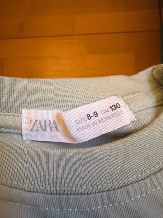 Camiseta infantil azul con estampado