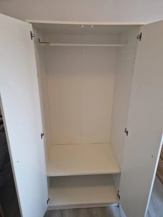 Armario blanco de madera