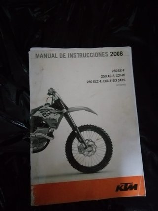 KTM Enduro Moto Naranja y Blanca