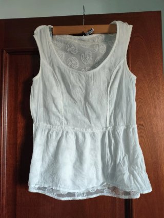 Top péplum blanco Stradivarius